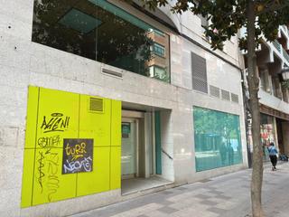 Location Local commercial  Av españa. Solvia inmobiliaria  locales ponferrada