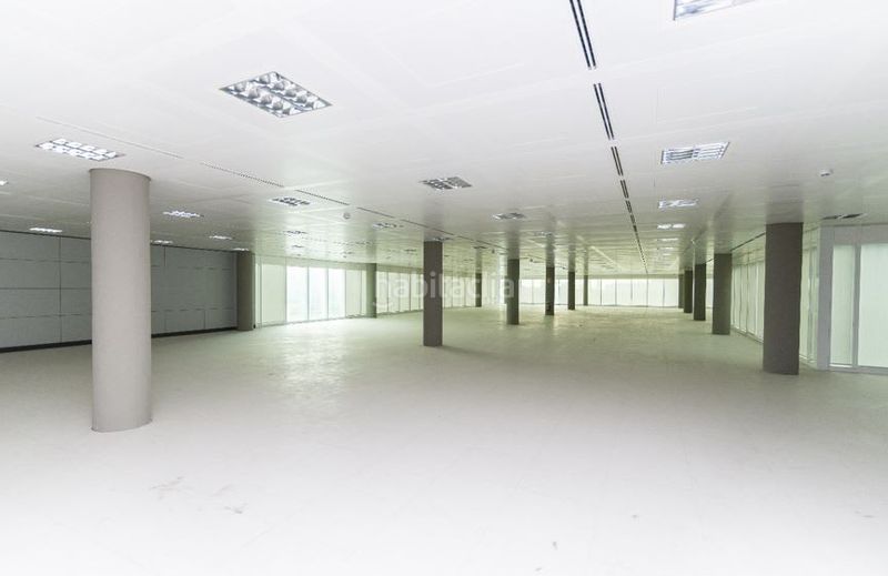 Foto e899b2f2-1c86-4858-a422-cdbc7a338259. Edificio solvia inmobiliaria edificio en Polígon Industrial Domenys Vilafranca del Penedès