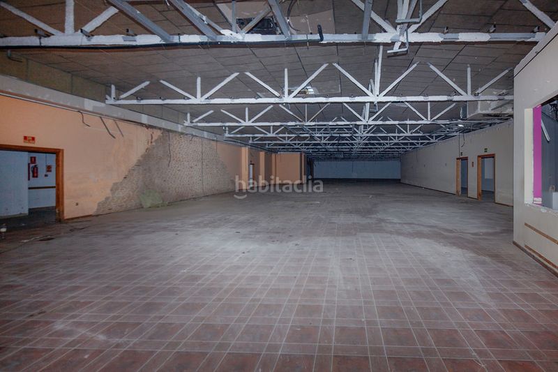 Foto b853edf4-3fe4-4630-9cd1-a94b2c68d194. Local comercial a Buñol