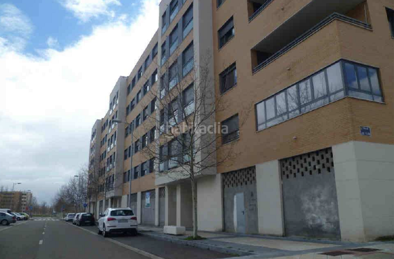 Foto 9fc644c3-9423-4d6e-9158-652f0bd0d2c4. Aparcament cotxe a La Lastra León