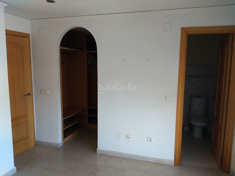 Foto 4ee2f2b8-876c-48fa-9b1b-24fac82ff0a2. Casa aparellada a Poblets (els)
