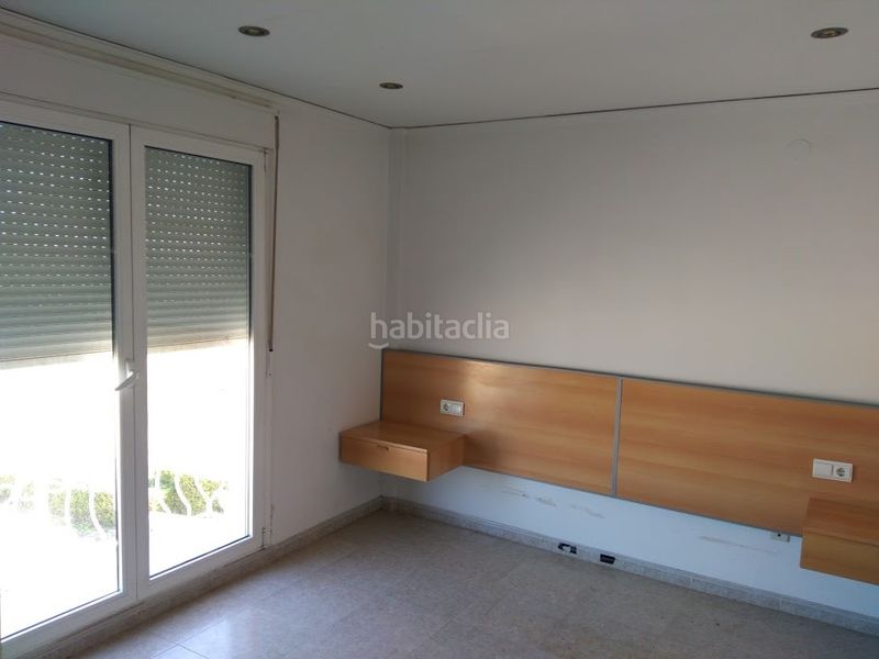Foto 991f6ad2-cbe8-40c8-aadc-f5c79686583b. Casa aparellada a Poblets (els)