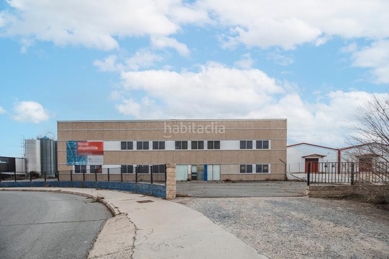 Foto f2667205-13b9-40a5-972b-39f7533ffedd. Bâtiment à usage industriel dans Zona Rural Ávila
