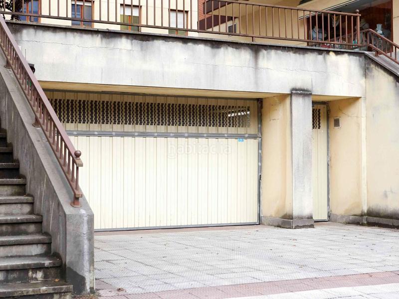 Foto b8f5c55b-49e6-4bcd-98b7-421517e243ec. Aparcament cotxe a Berriz