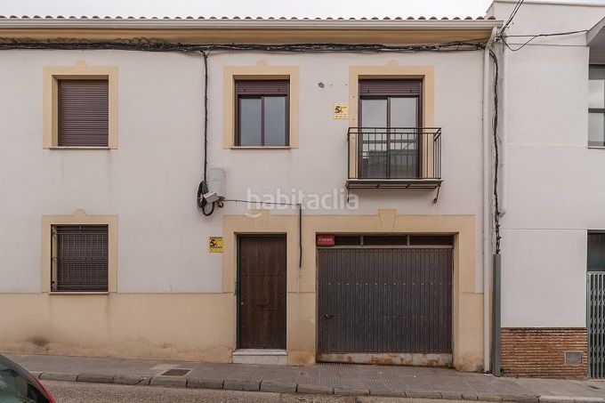 Foto bfe29c28-714a-46cc-98f1-e34f30ef2a28. Aparcament cotxe a Almodóvar del Río