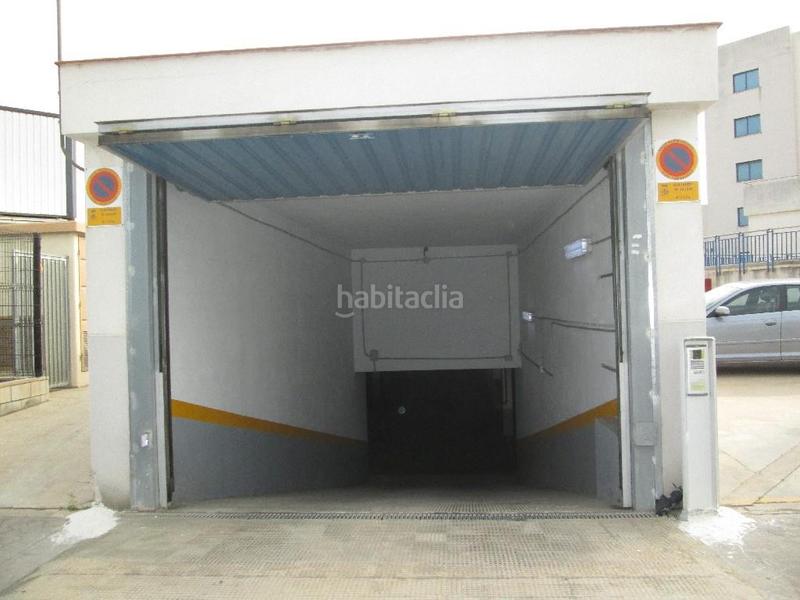 Foto b37756bd-c1d3-404e-91e1-883af71f545a. Car parking in Avenida de Abril-9 de Octubre Sagunt