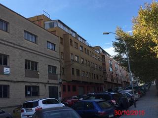 Appartement  C/ tamarit. Solvia inmobiliaria  piso ripollet