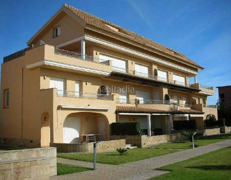 Foto d66a09bb-41c5-43cd-8e9c-fdf03f0c40e7. Parking voiture dans San Jorge