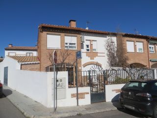 Towny house  C/ góngora. Solvia inmobiliaria  chalet adosado olías del rey