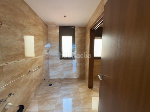 Foto b32dd9cf-278b-4918-b529-c18d85eeacb3. Casa aparellada a Aldea (L´)