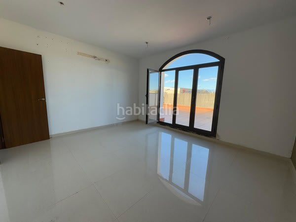 Foto fa81f875-aa9a-423d-991b-6eb3d47fb4f5. Casa aparellada a Aldea (L´)