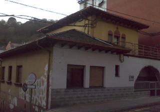Casa aparellada  C/ la joecara. Solvia inmobiliaria  chalet adosado langreo
