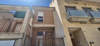 Casa aparellada  C/ fuensanta. Solvia inmobiliaria  chalet adosado san benito