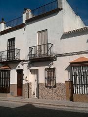 Chalet  C/ aviador franco. Solvia inmobiliaria  casa paradas