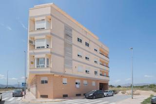 Pis  C/ poeta fermín limorte. Solvia inmobiliaria  piso albatera