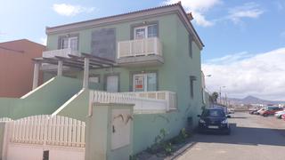 Casa aparellada  C/ vía láctea. Solvia inmobiliaria  chalet adosado telde