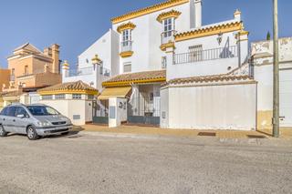Casa aparellada  C/ antonio lombardo pigafett. Solvia inmobiliaria  chalet adosado sanlúcar de barrameda