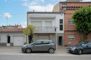 Casa aparellada  C/ girona. Solvia inmobiliaria  chalet adosado cardedeu
