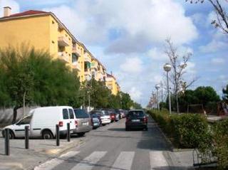 Pis  C/ arquitecte calzada (barrio la garbarra). Solvia inmobiliaria  piso cornell de llobregat