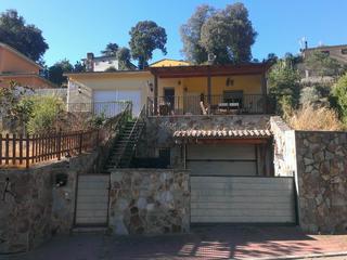 Casa aparellada  Av del vallès. Solvia inmobiliaria  chalet adosado santa maria de palautordera