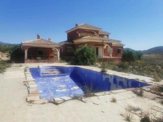 Chalet  C/ partida camarillas. Solvia inmobiliaria  chalet independiente pinoso