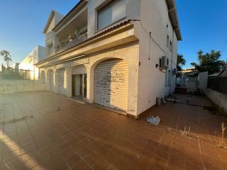 Lloguer Local Comercial  C/ segovia. Solvia inmobiliaria  locales roda de barà