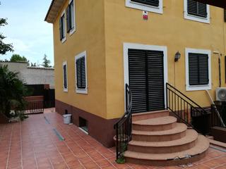 Doppelhaus  Av de la cava. Solvia inmobiliaria  chalet adosado loeches