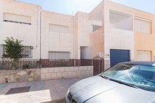 Chalet  C/ cristóbal colón. Solvia inmobiliaria  casa vícar