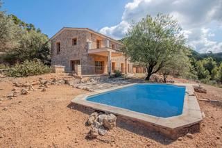 Xalet  Cm son avidala. Solvia inmobiliaria  chalet independiente andratx