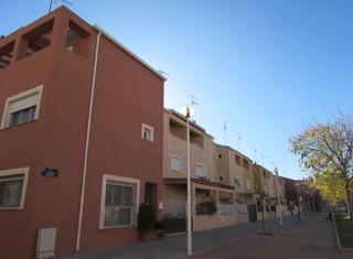 Casa aparellada  C/ alfredo krauss. Solvia inmobiliaria  chalet adosado puçol