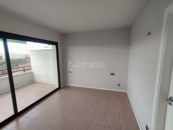 Foto c3efff7f-b628-463c-aedd-e4a5e861b8b3. Pis a Plaça Europa - Port Aventura Salou