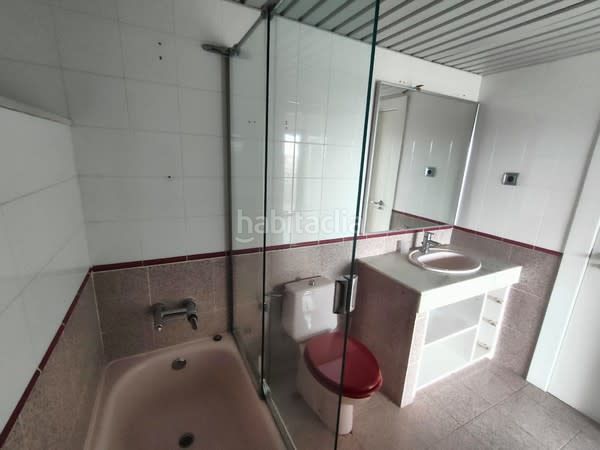 Foto c8cdd3f1-d10a-49e7-adb8-ad2cf23b44a0. Pis a Plaça Europa - Port Aventura Salou