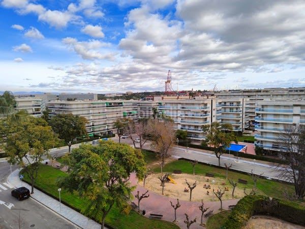 Foto dcac33f5-ba90-417a-a26e-d9483e66141b. Pis a Plaça Europa - Port Aventura Salou