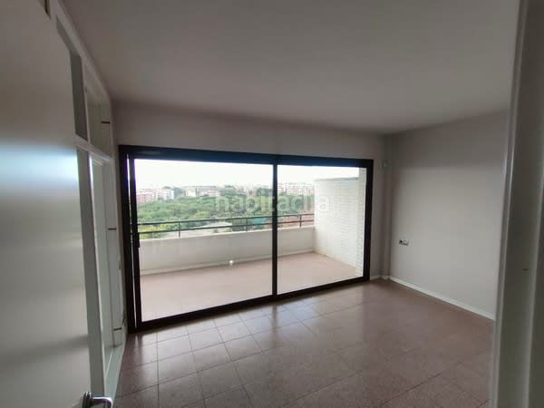 Foto ebb158bf-22f6-4042-80d2-2c62e53afba7. Pis a Plaça Europa - Port Aventura Salou