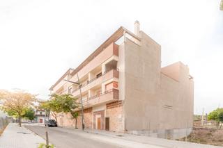 Aparcament cotxe  Av pablo garcía baena y av joan margarit. Solvia inmobiliaria  garaje lucena