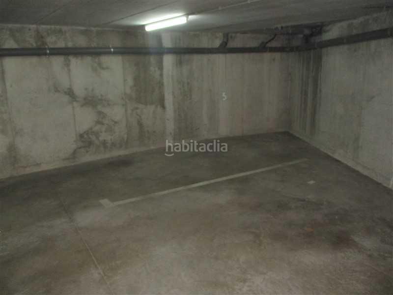 Foto c28caff6-3541-496c-88af-1c73d5182bc4. Aparcament cotxe a Tona