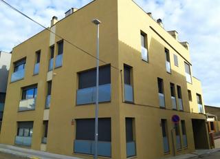 Aparcament cotxe  Av del centre. Solvia inmobiliaria  garaje santa margarida i els monjos