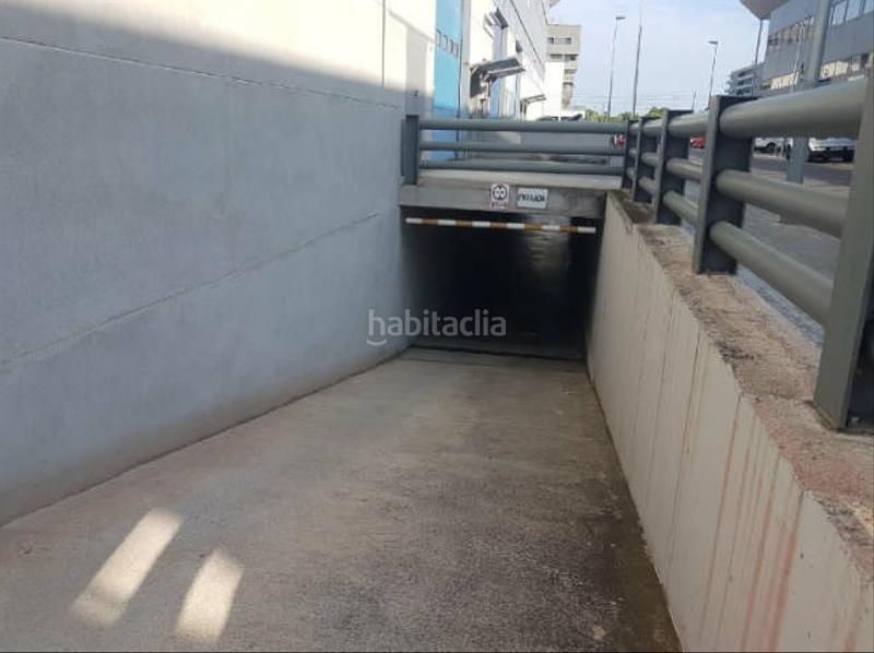 Foto 84787c28-fb44-4053-90f9-3962a532c342. Car parking in Port Badalona