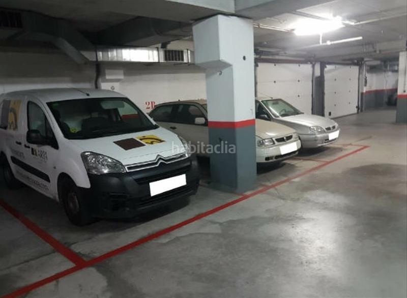 Foto f003c3a2-f7f4-43d7-8adc-435a35d1fccb. Car parking in Port Badalona