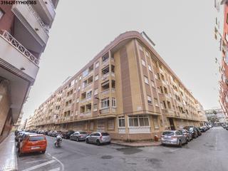 Aparcament cotxe  C/ san policarpo. Solvia inmobiliaria  garaje torrevieja