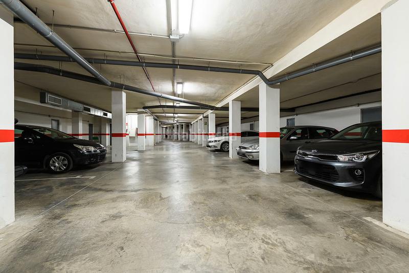 Foto 6a4fe5b6-4d54-42c3-b4bb-3d1d6022405b. Aparcament cotxe a Vall d´Uixó (la)