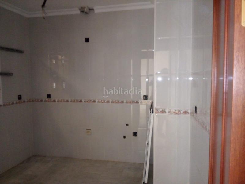 Foto 481c8b54-9c00-49f3-a1e1-8d14a131bd18. Parking coche solvia inmobiliaria garaje en Alcalá del Río
