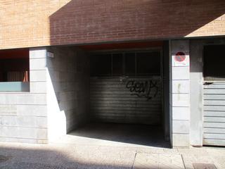 Aparcament cotxe  C/ rovira i virgili. Solvia inmobiliaria  garaje girona