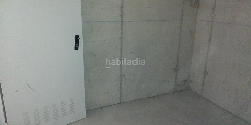 Foto c33634fa-f1c8-4f13-a877-c212bb408931. Parking voiture dans Lorquí