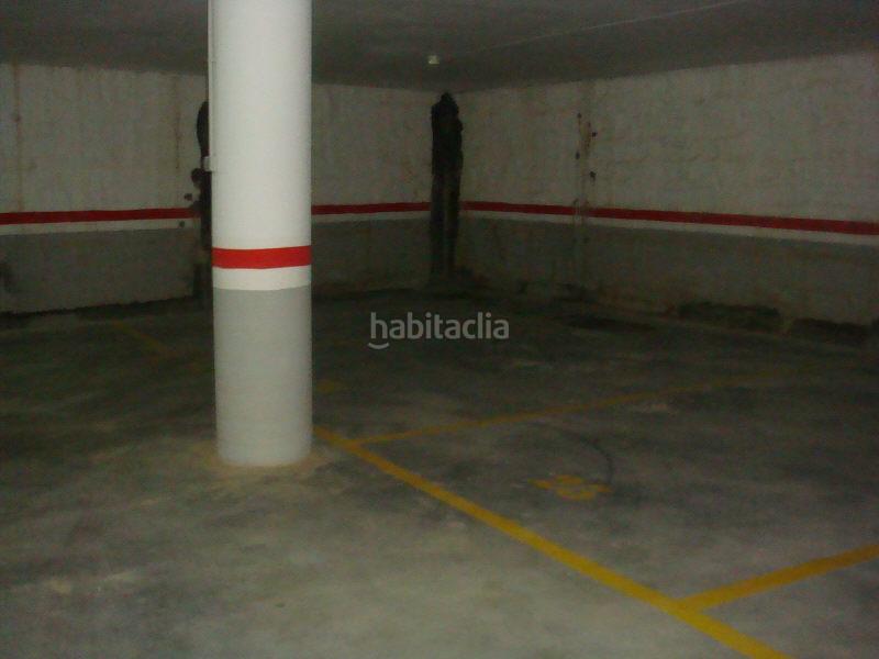 Foto db671381-45d3-4c93-9c05-3d2601aa05c2. Parking voiture dans Carretera de Roses-Fossos Figueres