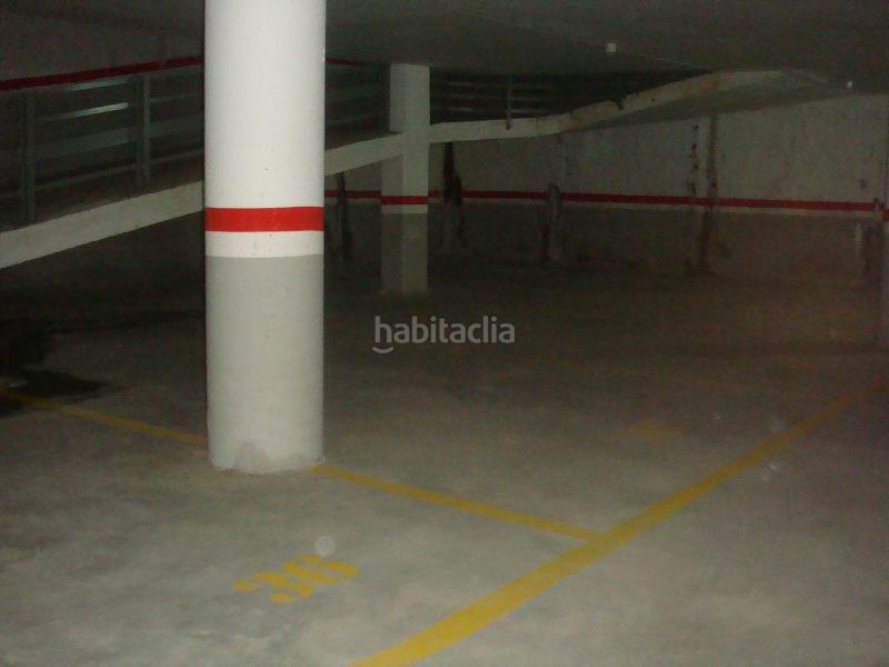 Foto eb9f09d1-3033-4263-8775-34f6f0f2d2b6. Parking voiture dans Carretera de Roses-Fossos Figueres