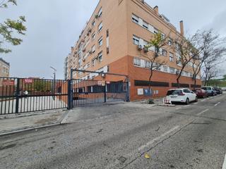 Parking coche en C/ Las Lagunas de Neila