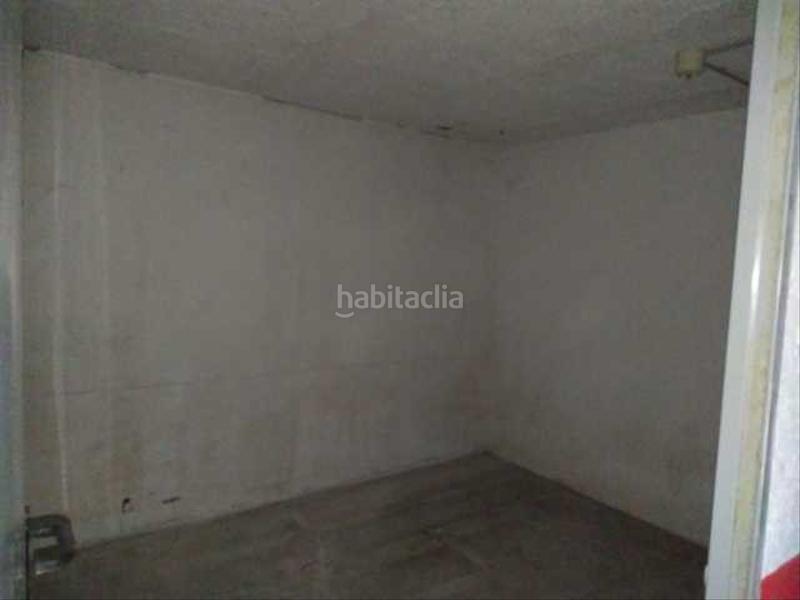 Foto 73746ee1-1fa1-42dd-8e45-93d9fd53d4c9. Aparcament cotxe a Alcarràs