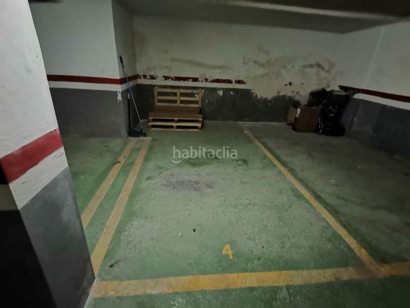 Foto b1e31979-b391-447c-92c9-a254f703e6bf. Parking voiture dans El Cabanyal-El Canyamelar Valencia