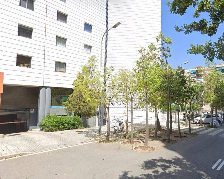 Foto 1656a81b-d395-4ffb-8cb8-9a3592dd95a7. Autoparkplatz in Vall d´Hebron Barcelona